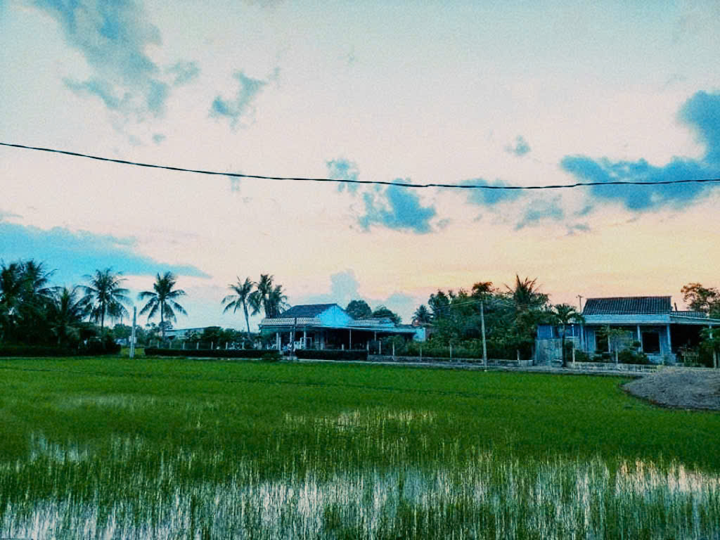 Mặt trước ngôi nhà – nơi ghi dấu bao kỷ niệm và là chốn bình yên để trở về sau những ngày dài.